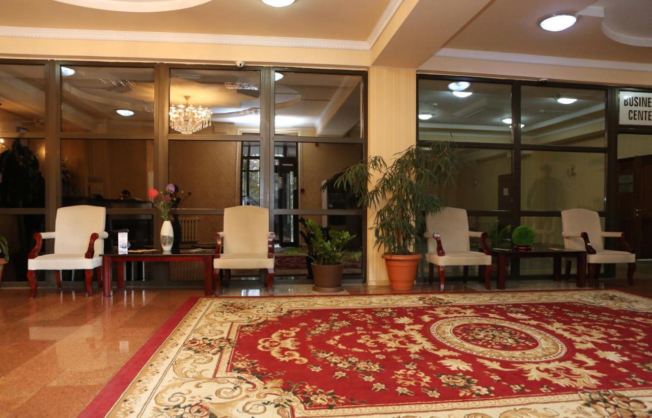 Hotel Экипаж Almaty Exterior foto