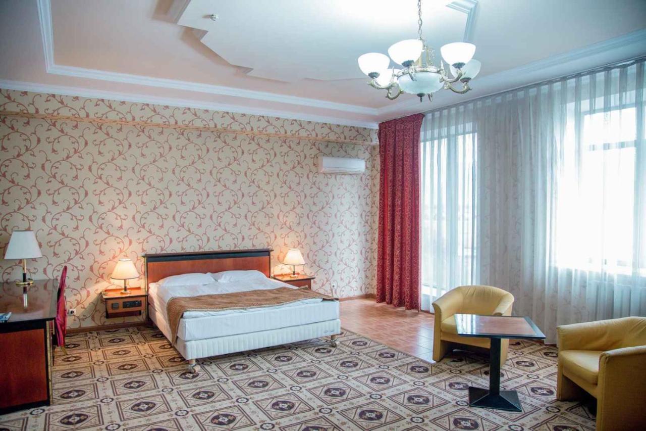 Hotel Экипаж Almaty Exterior foto
